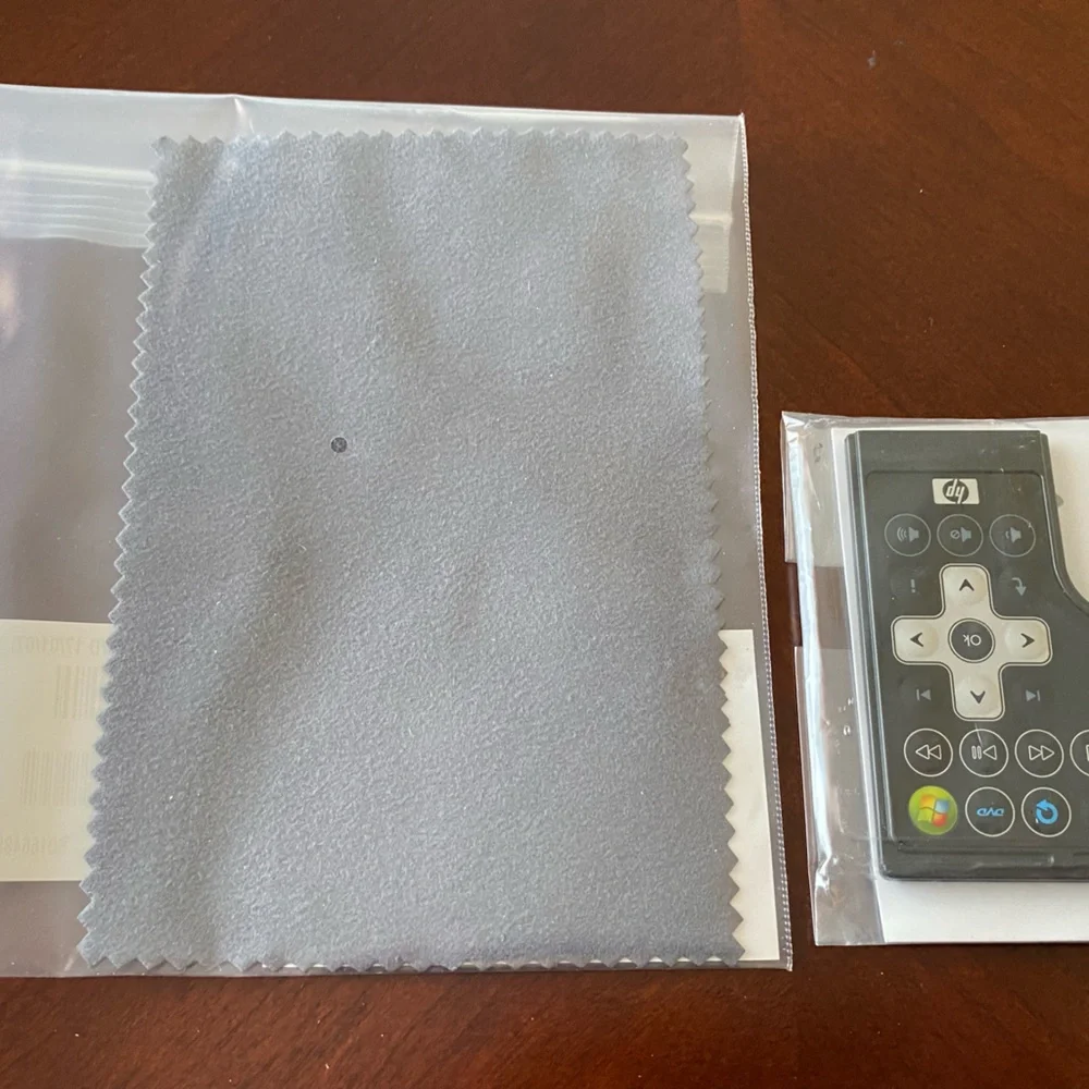 Hewlett Packard HP OEM Laptop Remote Control 496975-002 New NIP Sealed and Cloth